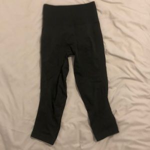 olive green size 4 lullulemon capris